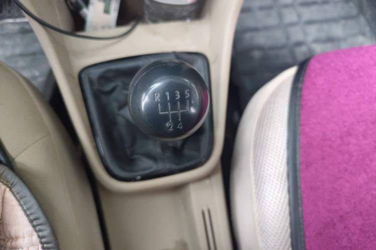 Used Volkswagen Jetta 2015 Zhuihui Edition 1.4L Manual Fashion Model Gear Lever