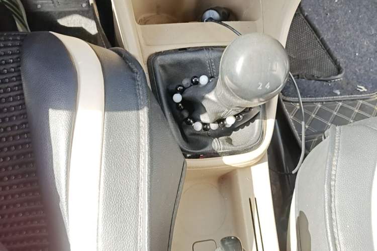 Used Volkswagen Jetta 2015 Value Edition 1.6L Manual Fashionable Style Gear Lever