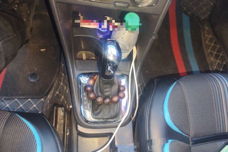 Used Volkswagen Jetta 2015 Value Edition 1.6L Automatic Fashion Version Gear Lever