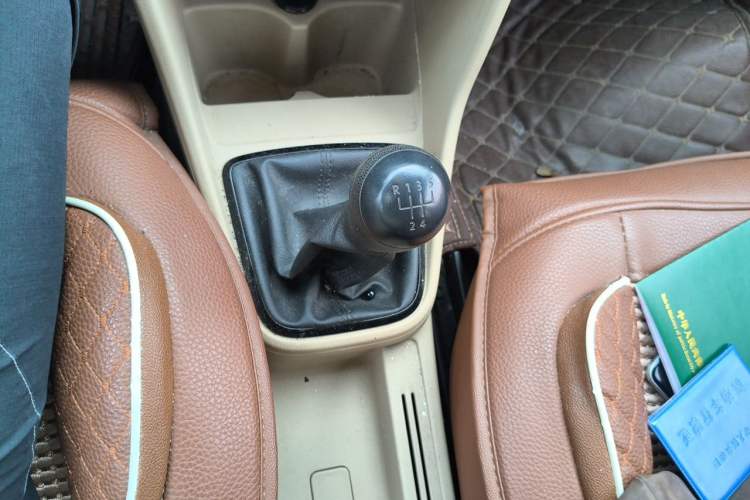 Used Volkswagen Jetta 2015 Value Edition 1.6L Manual Fashionable Style Gear Lever