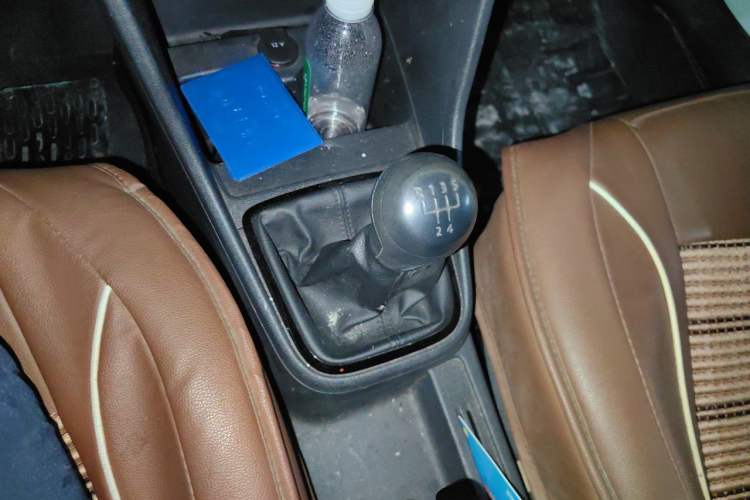 Used Volkswagen Jetta 2015 Value Edition 1.6L Manual Fashionable Style Gear Lever