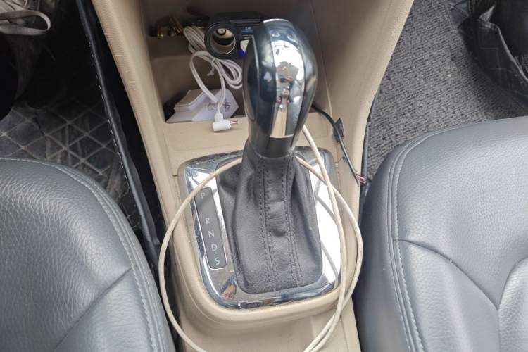 Used Volkswagen Jetta 2015 1.6L Automatic Comfort Model Gear Lever