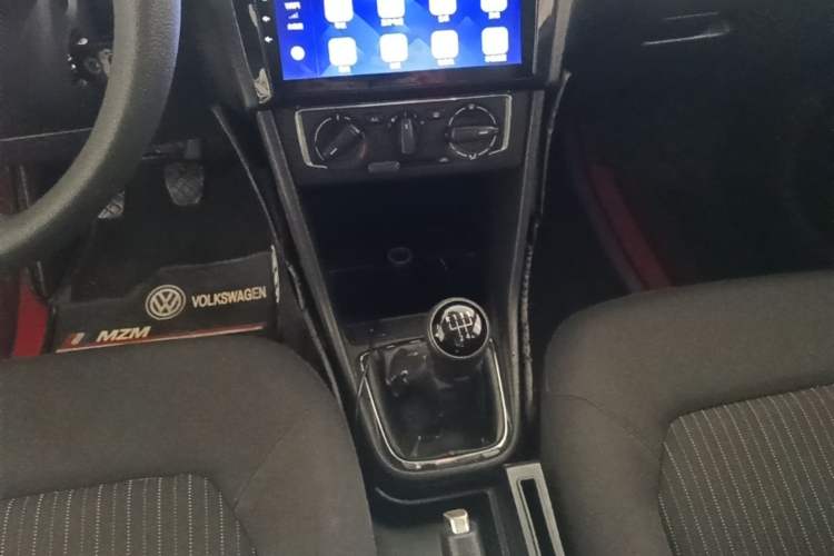 Used Volkswagen Jetta 2015 1.6L Manual Comfort Model Gear Lever