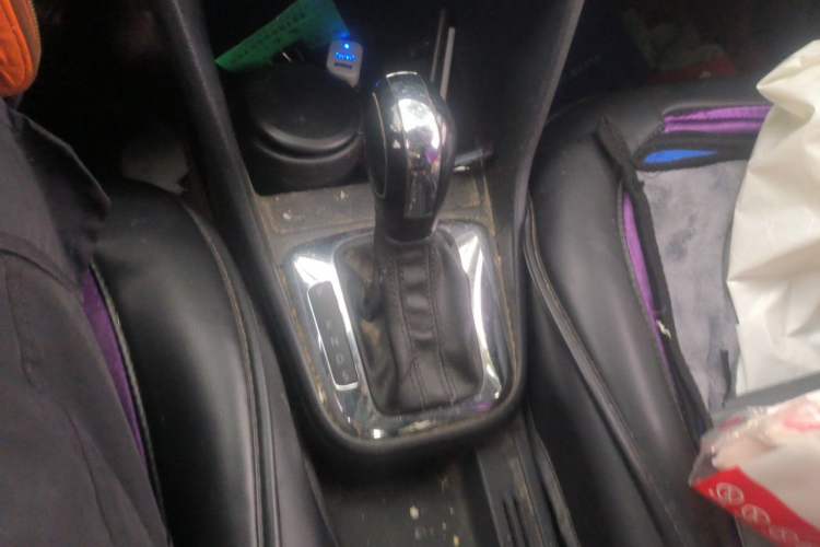 Used Volkswagen Jetta 2015 Value Edition 1.6L Automatic Fashion Version Gear Lever