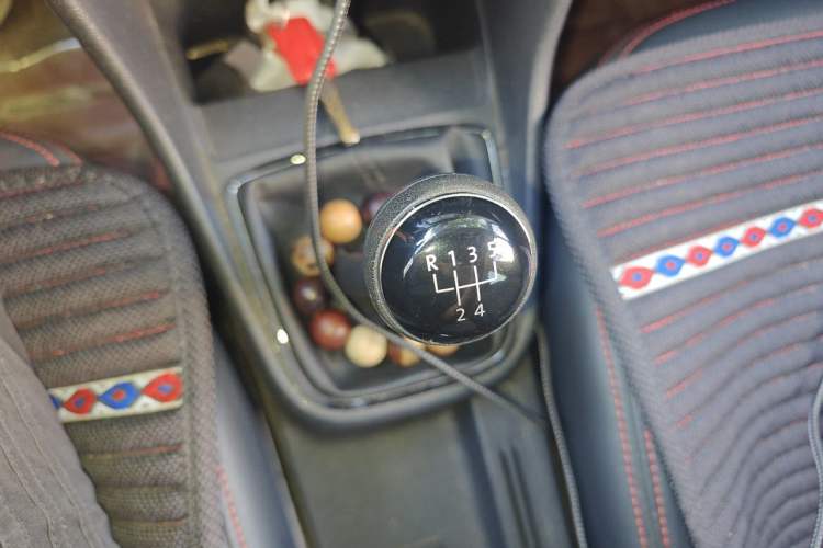 Used Volkswagen Jetta 2015 Zhuihui Edition 1.6L Manual Comfort Model Gear Lever
