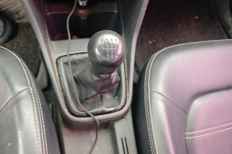 Used Volkswagen Jetta 2015 1.6L Manual Fashion Edition Gear Lever