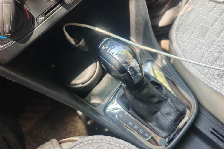 Used Volkswagen Jetta 2015 1.6L Automatic Comfort Model Gear Lever