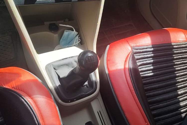 Used Volkswagen Jetta 2015 1.6L Manual Fashion Edition Gear Lever