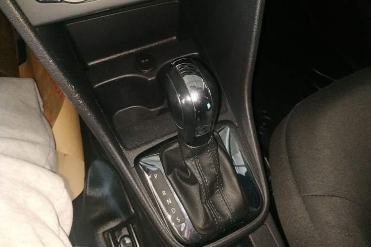 Used Volkswagen Jetta 2015 1.6L Automatic Fashion Model Gear Lever