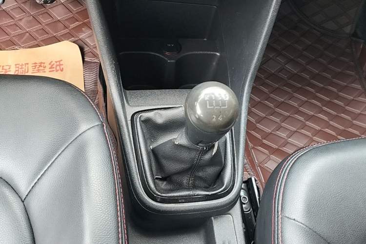 Used Volkswagen Jetta 2015 Zhuihui Edition 1.4L Manual Fashion Model Gear Lever