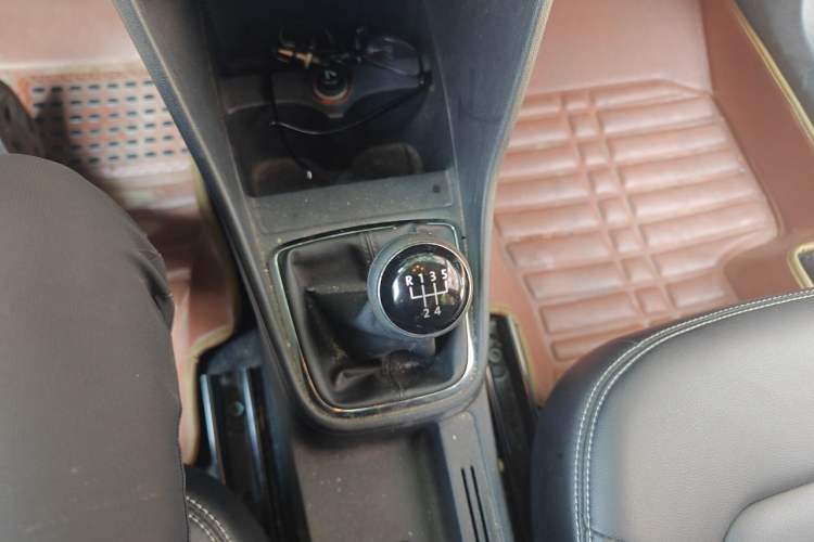 Used Volkswagen Jetta 2015 Zhihui Edition 1.4L Manual Comfort Model Gear Lever