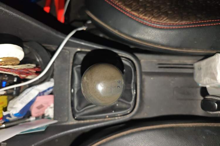 Used Volkswagen Jetta 2015 Zhuihui Edition 1.4L Manual Fashion Model Gear Lever