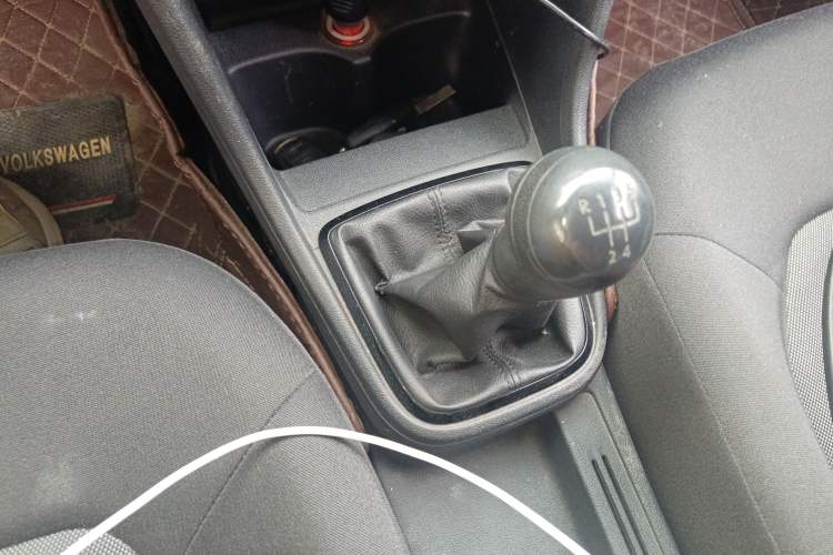 Used Volkswagen Jetta 2015 1.6L Manual Fashion Edition Gear Lever