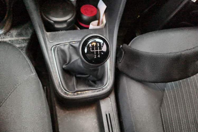 Used Volkswagen Jetta 2015 1.6L Manual Comfort Model Gear Lever