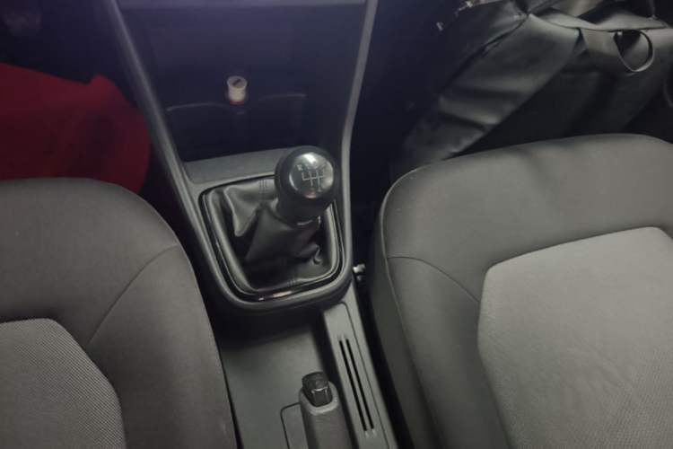 Used Volkswagen Jetta 2015 1.6L Manual Fashion Edition Gear Lever