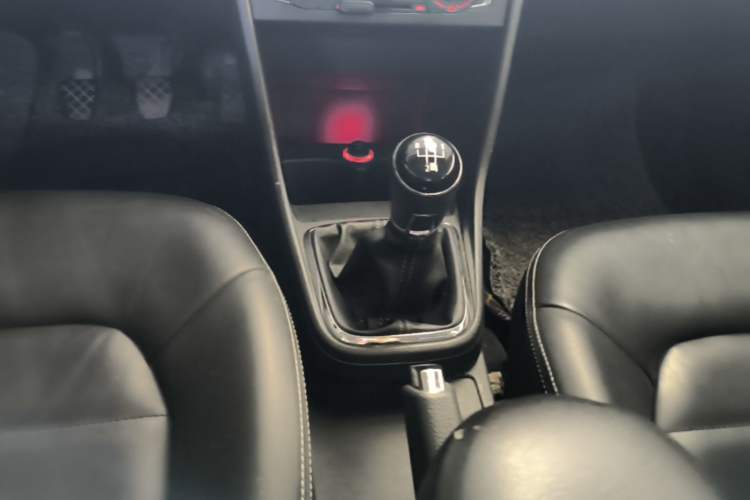 Used Volkswagen Jetta 2015 1.4L Manual Comfort Model Gear Lever