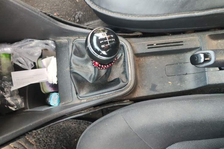 Used Volkswagen Jetta 2015 1.6L Manual Fashion Edition Gear Lever