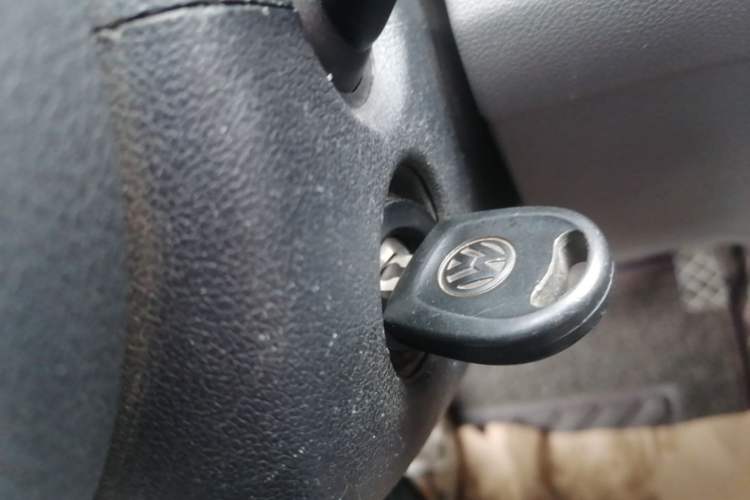 Used Volkswagen Jetta 2015 1.6L Manual Fashion Edition Gear Lever