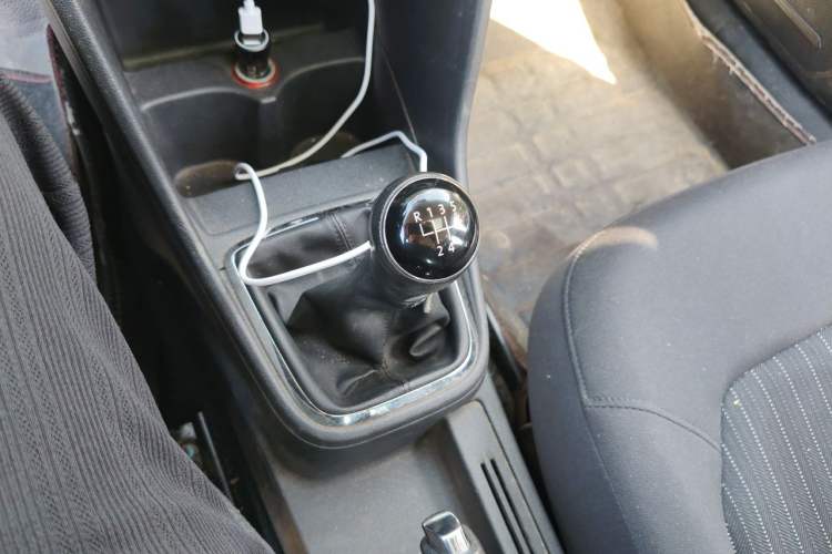 Used Volkswagen Jetta 2015 Zhuihui Edition 1.6L Manual Comfort Model Gear Lever