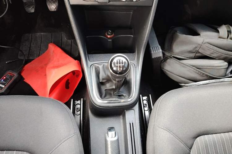 Used Volkswagen Jetta 2015 1.6L Manual Comfort Model Gear Lever