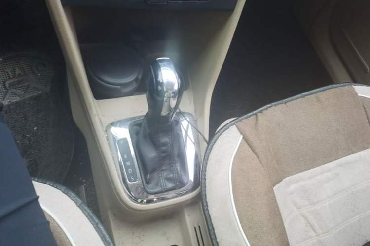 Used Volkswagen Jetta 2015 Value Edition 1.6L Automatic Fashion Version Gear Lever