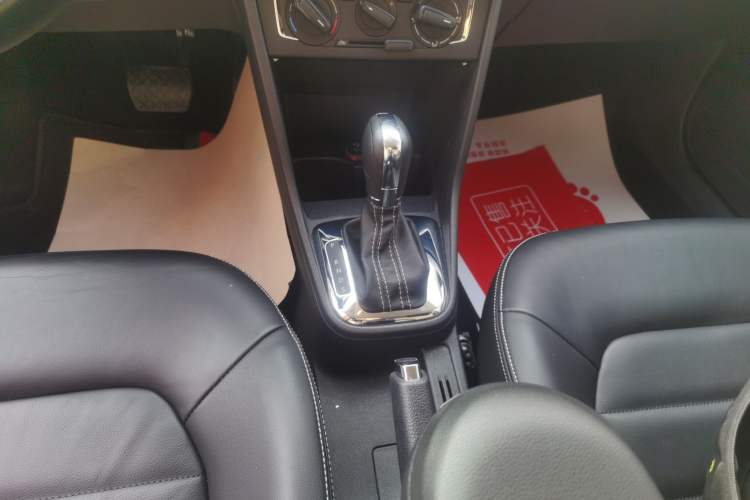 Used Volkswagen Jetta 2015 Value Edition 1.6L Automatic Comfort Version Gear Lever