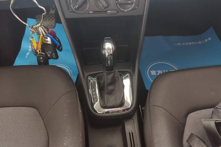 Used Volkswagen Jetta 2015 Value Edition 1.6L Automatic Fashion Version Gear Lever