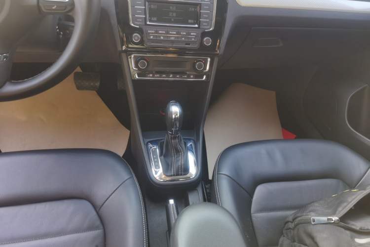 Used Volkswagen Jetta 2015 1.6L Automatic Luxury Model Gear Lever