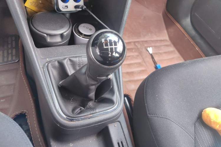 Used Volkswagen Jetta 2015 1.6L Manual Comfort Model Gear Lever