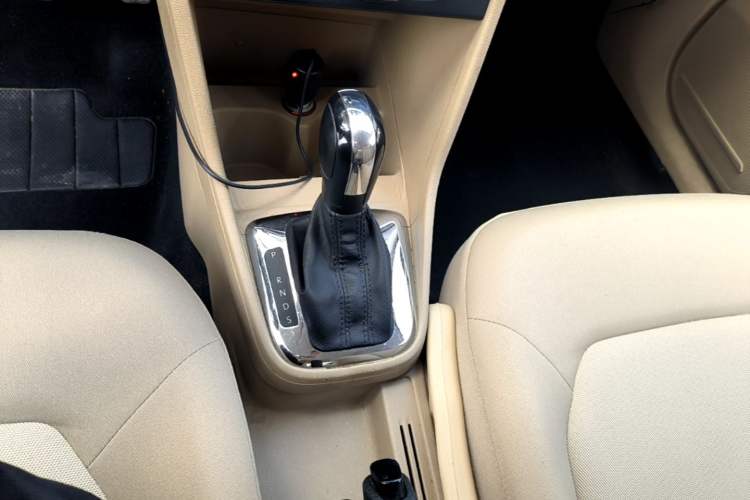 Used Volkswagen Jetta 2015 1.6L Automatic Fashion Model Gear Lever