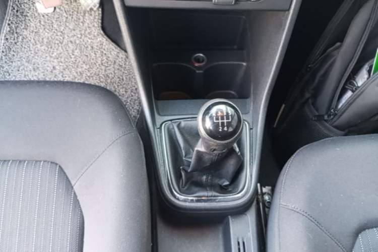 Used Volkswagen Jetta 2015 1.6L Manual Comfort Model Gear Lever