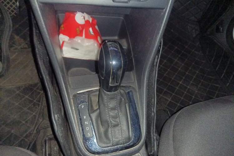 Used Volkswagen Jetta 2015 Value Edition 1.6L Automatic Fashion Version Gear Lever