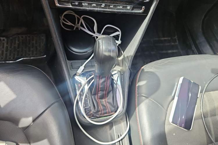 Used Volkswagen Jetta 2015 1.4TSI Automatic Sport Model Gear Lever