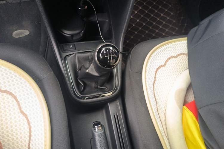 Used Volkswagen Jetta 2015 Zhuihui Edition 1.6L Manual Comfort Model Gear Lever