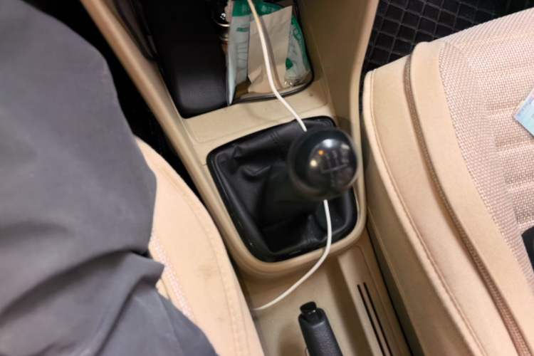 Used Volkswagen Jetta 2015 Value Edition 1.6L Manual Fashionable Style Gear Lever