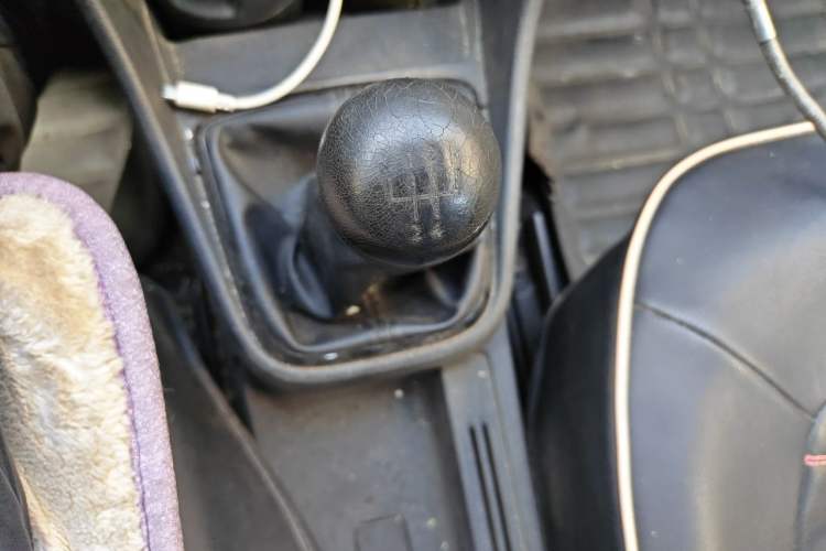 Used Volkswagen Jetta 2015 Value Edition 1.6L Manual Fashionable Style Gear Lever