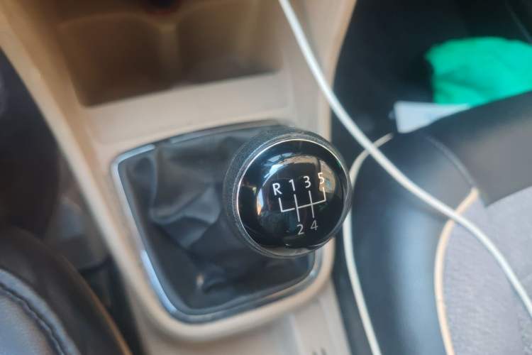 Used Volkswagen Jetta 2015 1.6L Manual Comfort Model Gear Lever