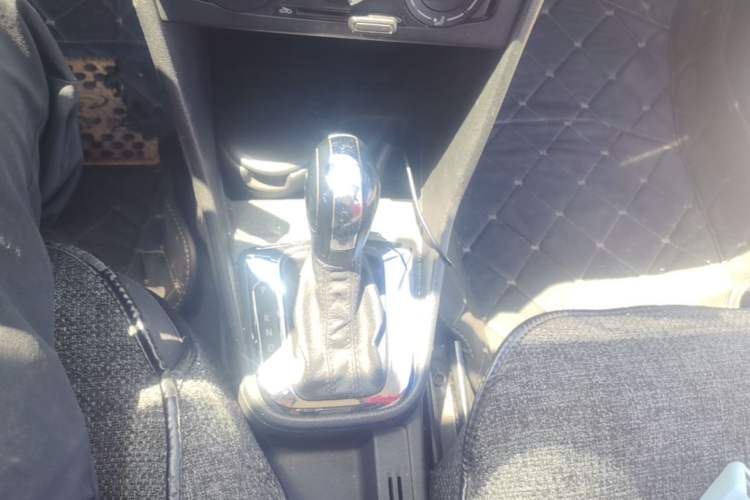 Used Volkswagen Jetta 2015 Value Edition 1.6L Automatic Fashion Version Gear Lever