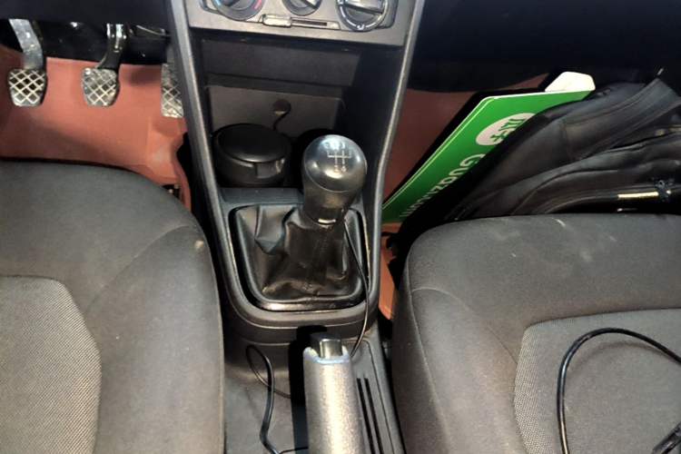 Used Volkswagen Jetta 2015 Value Edition 1.6L Manual Fashionable Style Gear Lever