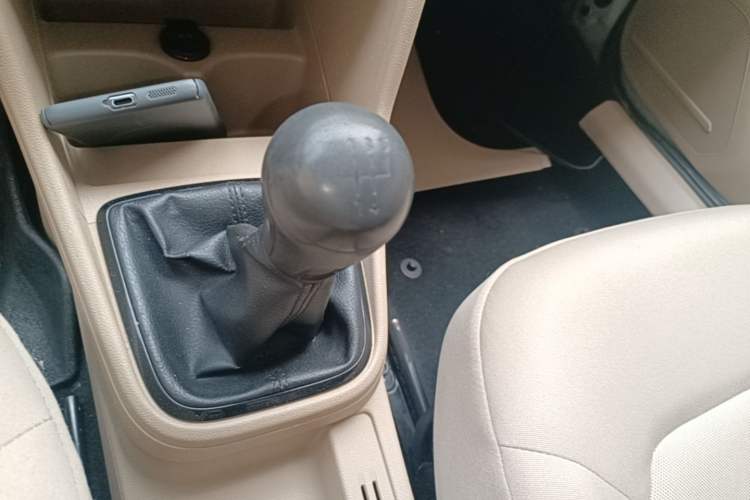 Used Volkswagen Jetta 2015 Value Edition 1.6L Manual Fashionable Style Gear Lever