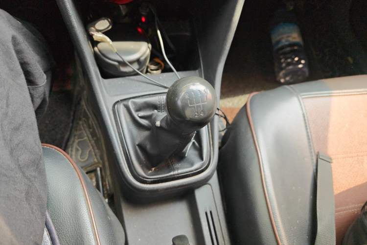 Used Volkswagen Jetta 2015 Zhuihui Edition 1.4L Manual Fashion Model Gear Lever