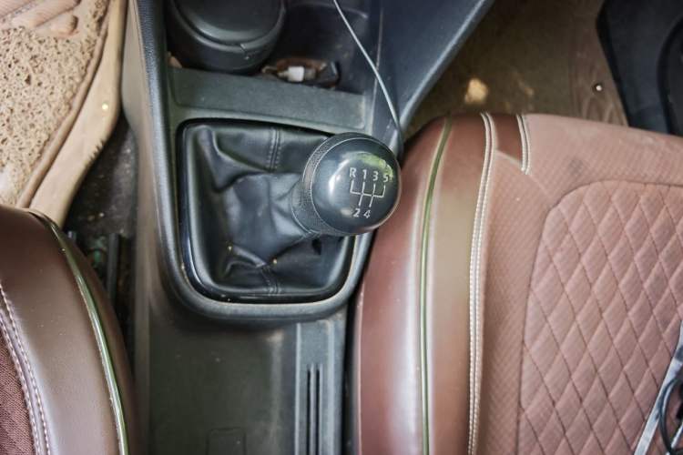 Used Volkswagen Jetta 2015 Value Edition 1.6L Manual Fashionable Style Gear Lever