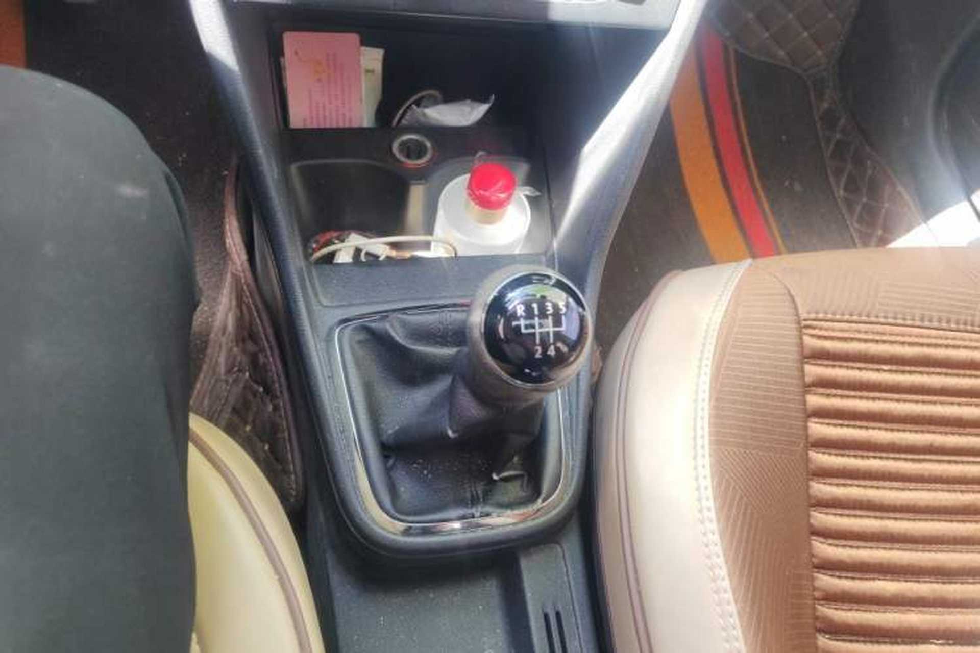 Used Volkswagen Jetta 2015 1.6L Manual Comfort Model Gear Lever