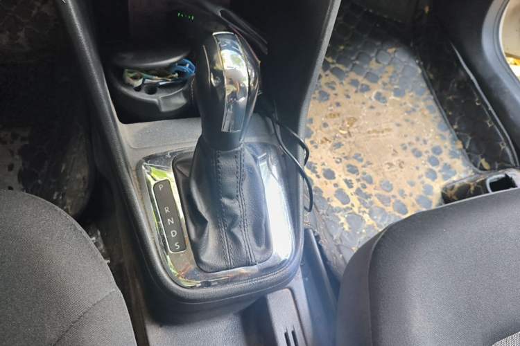 Used Volkswagen Jetta 2015 Value Edition 1.6L Automatic Fashion Version Gear Lever