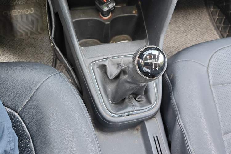 Used Volkswagen Jetta 2015 Zhuihui Edition 1.6L Manual Comfort Model Gear Lever