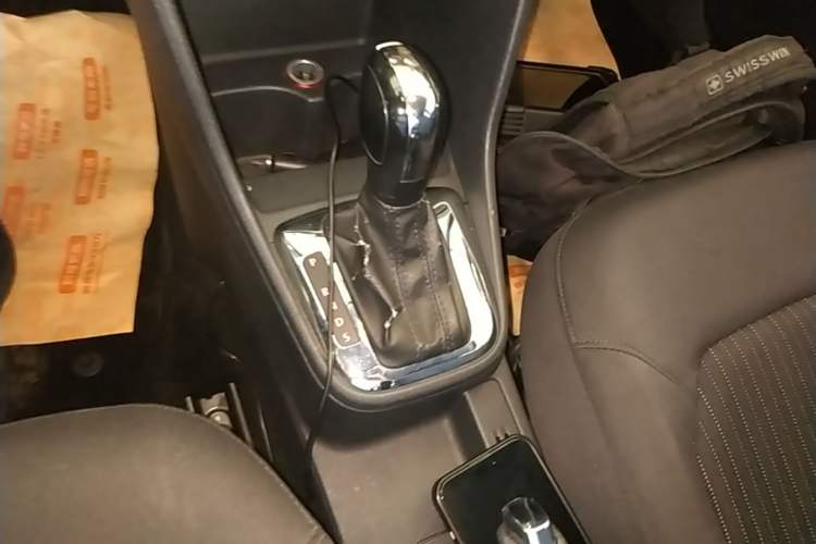 Used Volkswagen Jetta 2015 Value Edition 1.6L Automatic Comfort Version Gear Lever