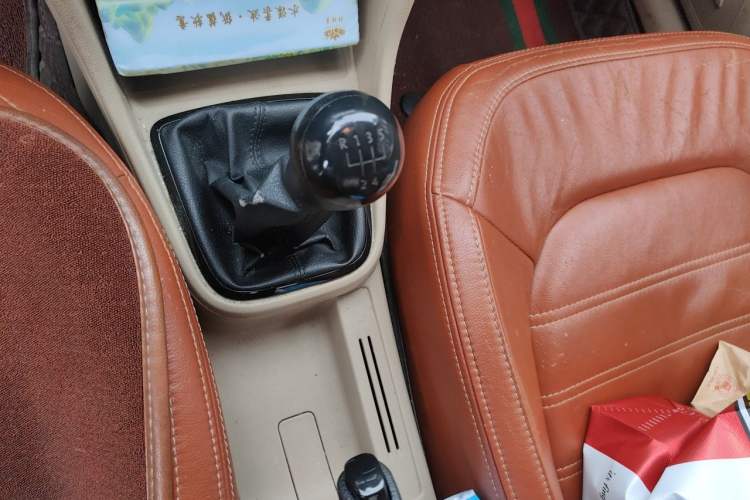 Used Volkswagen Jetta 2015 1.6L Manual Fashion Edition Gear Lever