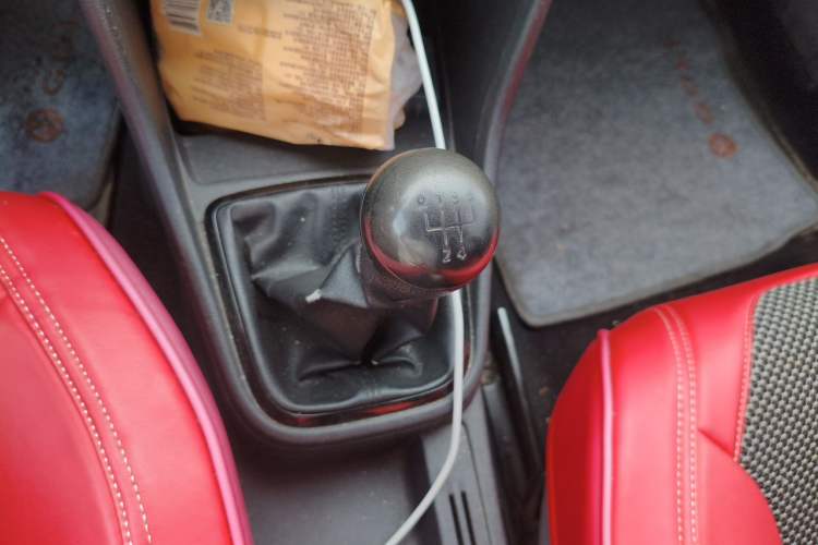 Used Volkswagen Jetta 2015 Zhuihui Edition 1.4L Manual Fashion Model Gear Lever