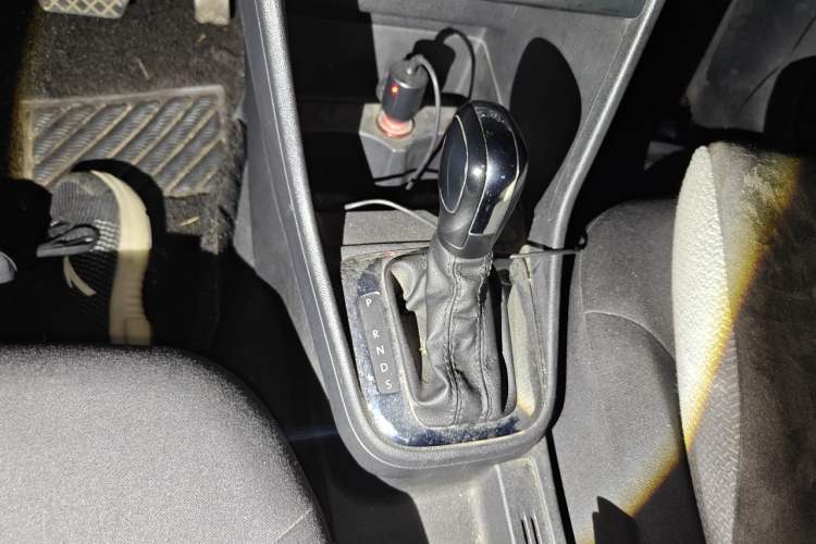 Used Volkswagen Jetta 2015 Value Edition 1.6L Automatic Fashion Version Gear Lever