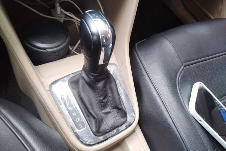 Used Volkswagen Jetta 2015 1.6L Automatic Fashion Model Gear Lever